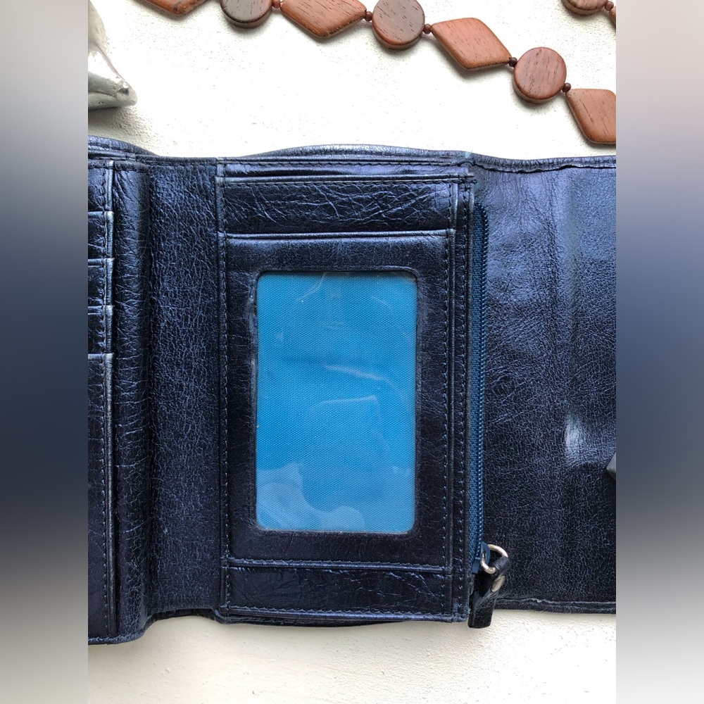 Isabella Fiore 100% leather wallet - metallic blue - rare hard to find - Picture 17 of 17